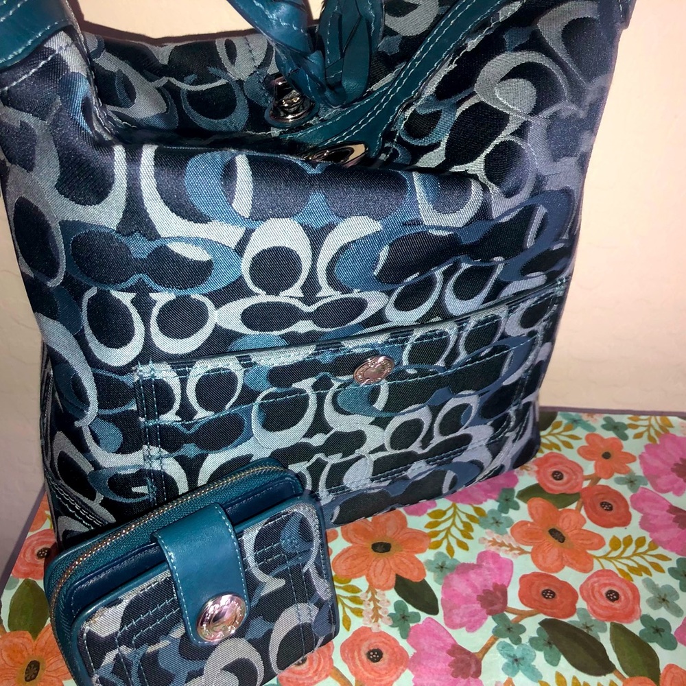 Navy blue Signature Coach Shoulder Bag w/ wallet